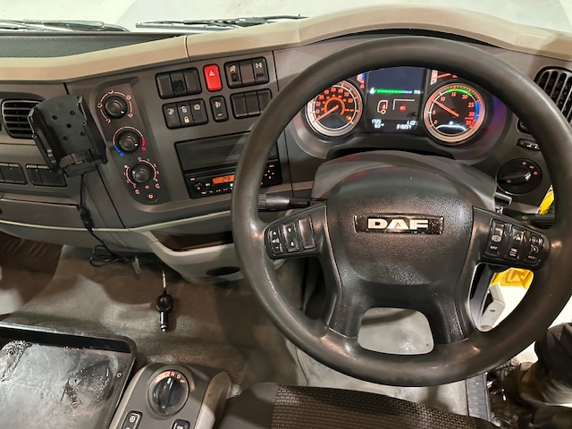 DAF LF 250 4×2 Rest Cab Tractor Unit