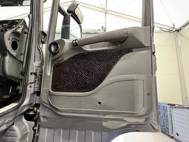 Scania R94 220 4×2 Sleeper Cab Box Van Manual