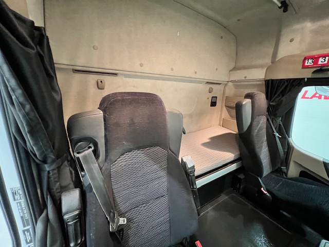 Mercedes Actros 1824 4×2 Sleeper Cab Curtainsider