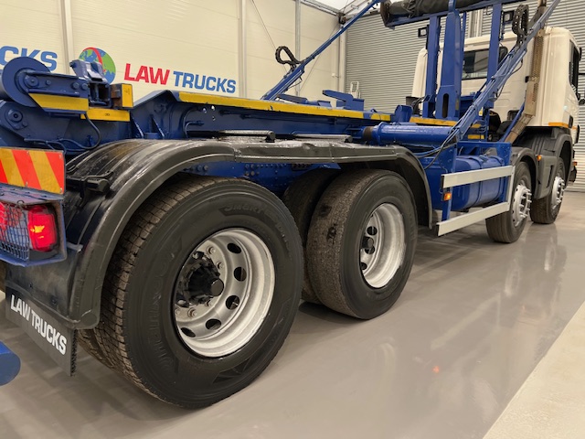 Scania P360 8×4 Day Cab Hookloader Manual