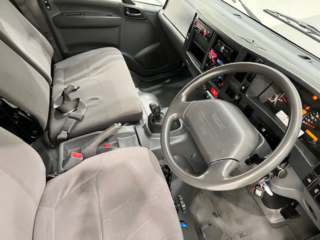 Isuzu N75.190 Day Cab Box Van