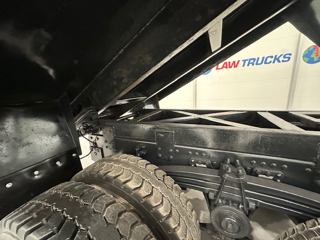 Volvo FM 370 8×4 Steel Tipper Grab