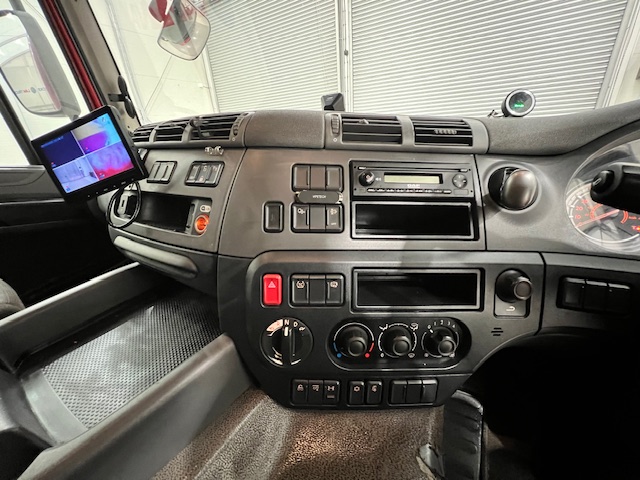 DAF CF 290 6×2 Rear Lift Sleeper Cab Curtainsider