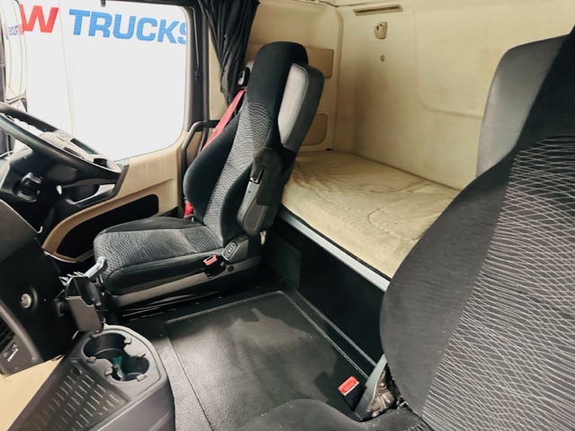 Mercedes Actros 2543 6×2 Midlift Tractor Unit