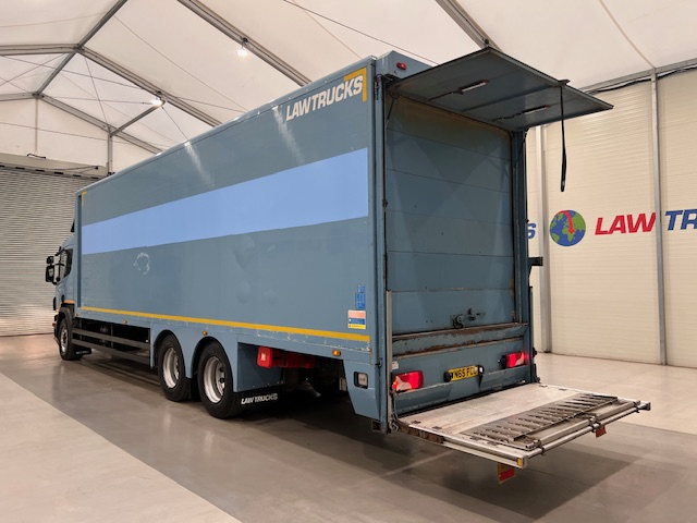 Scania P320 6×2 10 Tyre Rear Lift Insulated Box Van