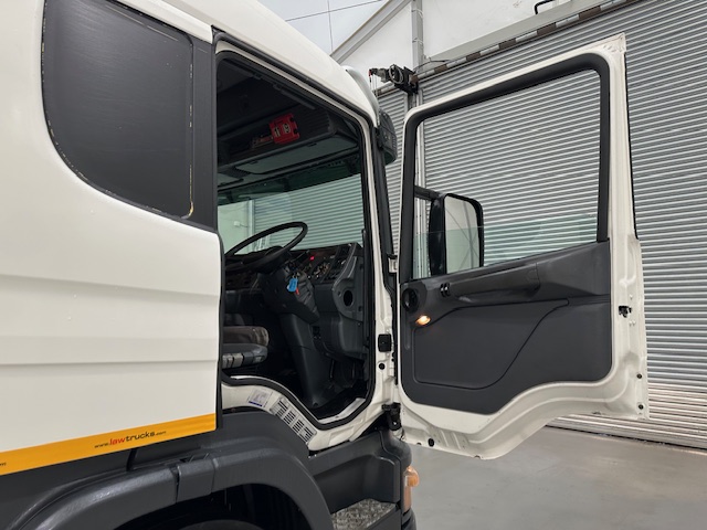 Scania P94 230 4×2 Sleeper Cab Flatbed