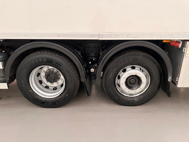 DAF CF 290 6×2 Rear Steer Fridge Box