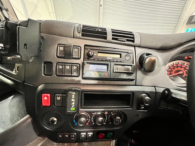 DAF CF 290 6×2 Rear Steer Fridge Box