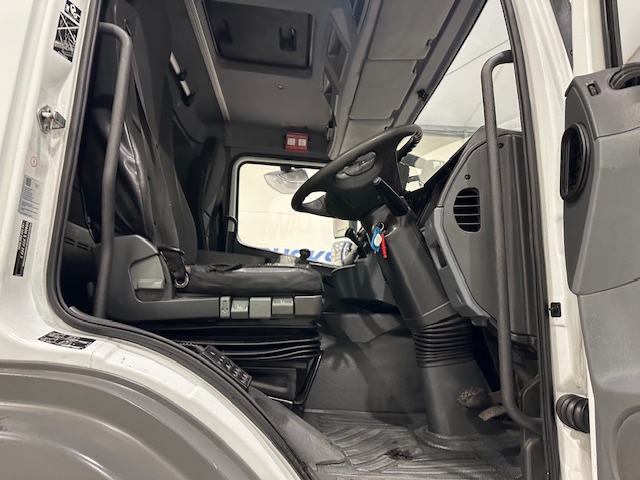 Mercedes 1824 4×2 Day Cab Curtainsider