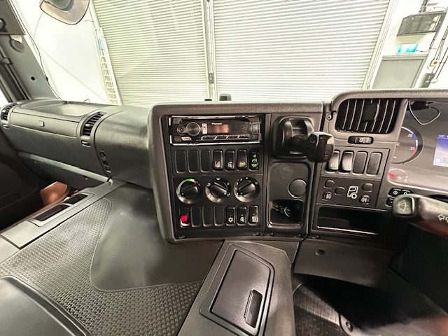 Scania P250 4×2 Sleeper Cab Fridge Box