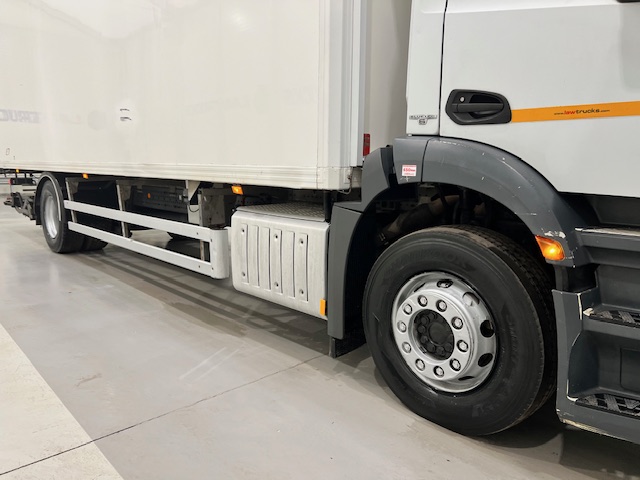 Mercedes Antos 1827 Day Cab Fridge Box