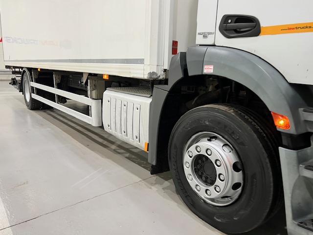 Mercedes Antos 1827 Day Cab Fridge Box