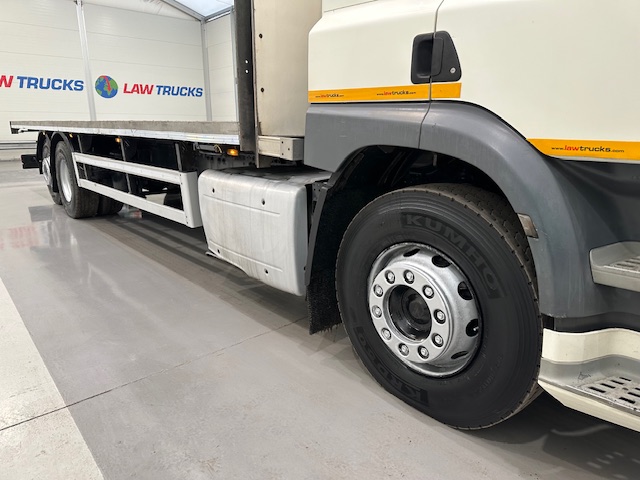 DAF CF 330 6×2 Rear Lift Sleeper Cab Flatbed