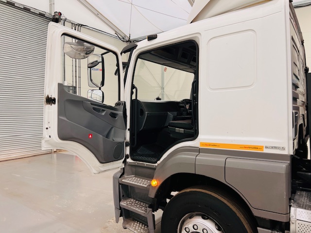 Mercedes Axor 1824 Sleeper Cab Flatbed