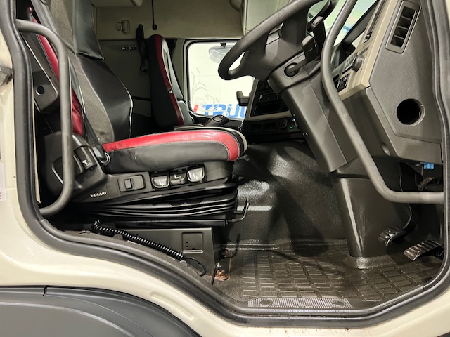 Volvo FM 450 6×2 Midlift Tractor Unit