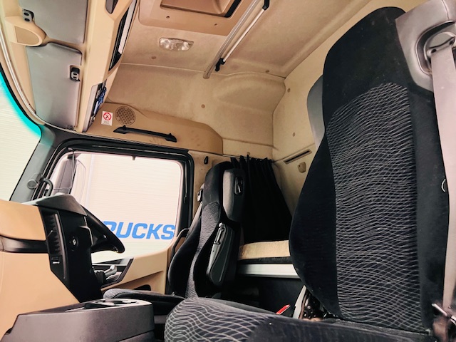Mercedes Actros 1830 Sleeper Cab Curtainsider