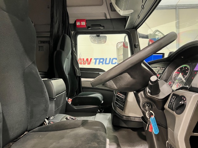 MAN TGM 18.250 4×2 Sleeper Cab Curtainsider