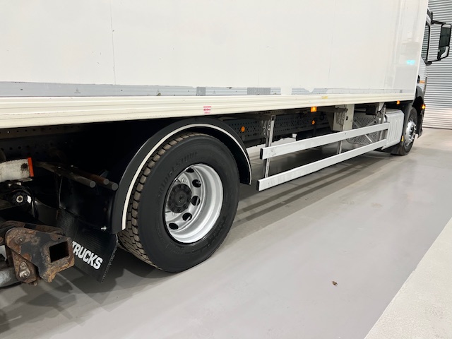 Mercedes Antos 1827 Day Cab Fridge Box
