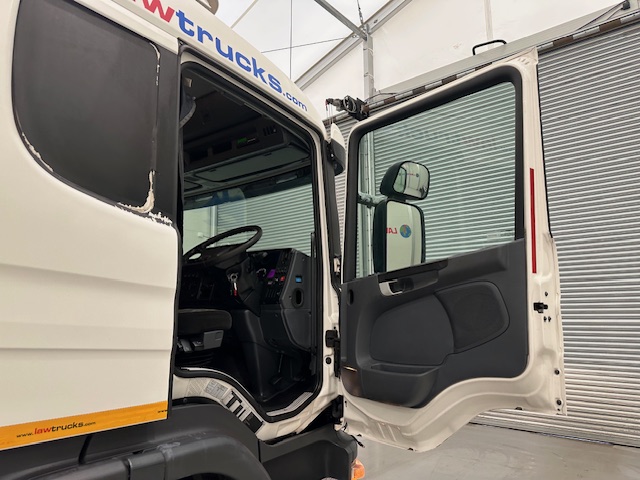 Scania P250 4×2 Sleeper Cab Curtainsider