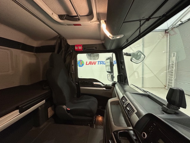 MAN TGM 18.250 4×2 Sleeper Cab Curtainsider
