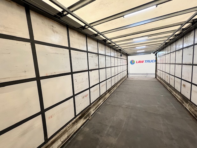 Mercedes Actros 1824 Day Cab Curtainsider