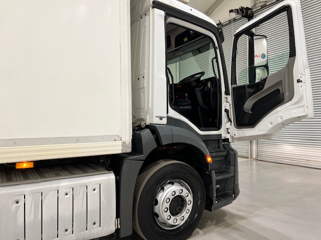 Mercedes Antos 1827 Day Cab Fridge Box