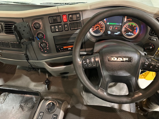 DAF LF 250 4×2 Rest Cab Tractor Unit