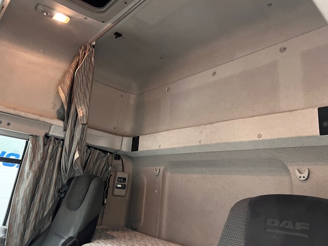 DAF CF 250 Sleeper Cab Curtainsider