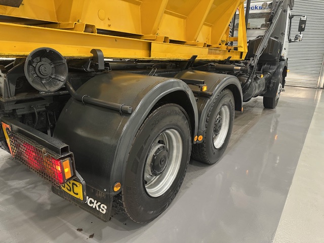 Mercedes Axor 2628 6×4 Day Cab Hookloader Gritter