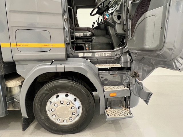Scania R94 220 4×2 Sleeper Cab Box Van Manual