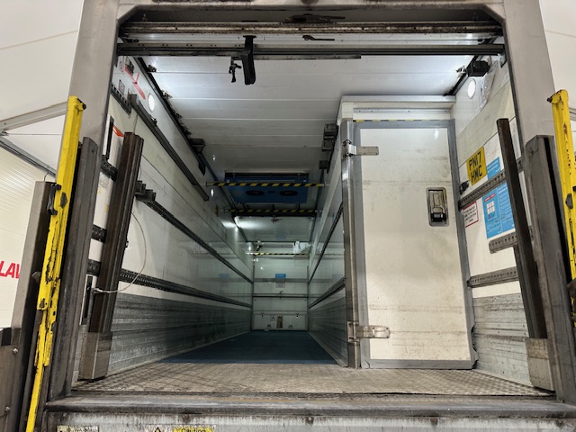 DAF CF 330 Rear Lift Day Cab Fridge Box