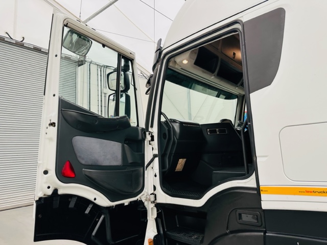 Iveco Stralis 450 4×2 Tractor Unit