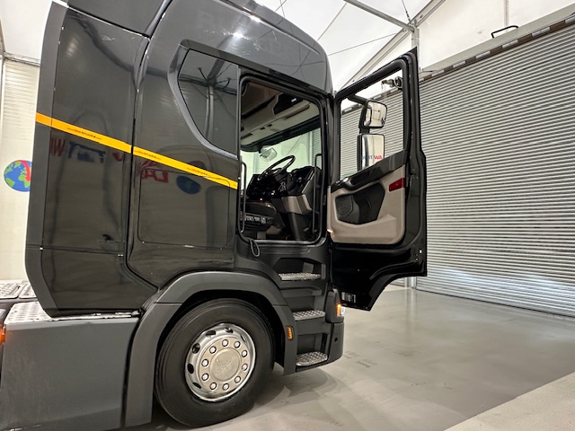 Scania R450 6×2 Midlift Highline Tractor Unit