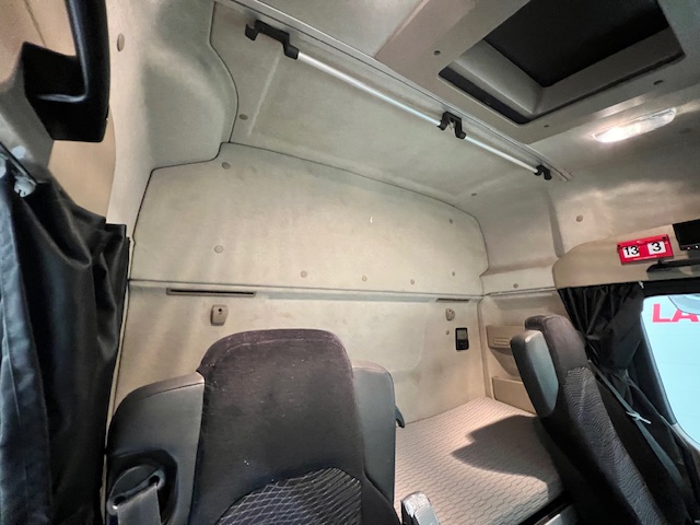 Mercedes Actros 1824 4×2 Sleeper Cab Curtainsider