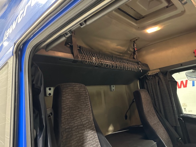 Scania R270 4×2 Sleeper Cab Box Van Manual