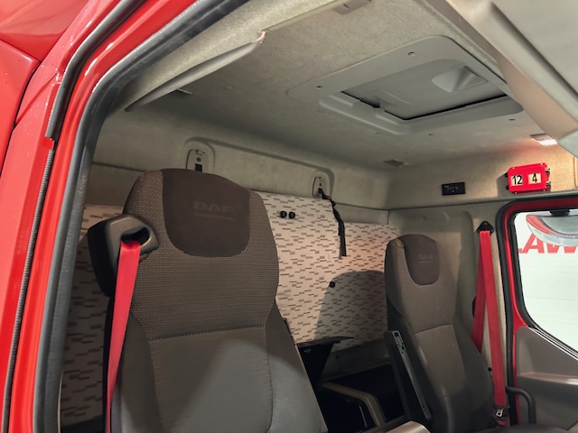 DAF LF 250 Sleeper Cab Curtainsider