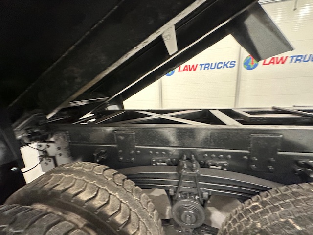Volvo FM 370 8×4 Steel Tipper Grab