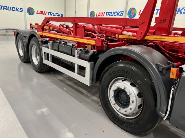 Scania P370 8×4 Rest Cab Hookloader Manual
