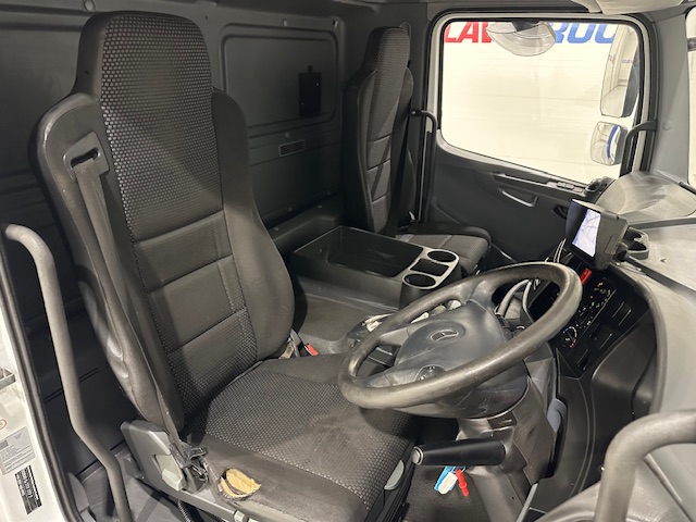 Mercedes 1824 4×2 Day Cab Curtainsider