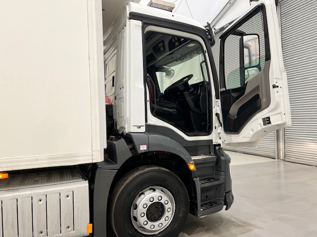 Mercedes Antos 1827 Day Cab Fridge Box