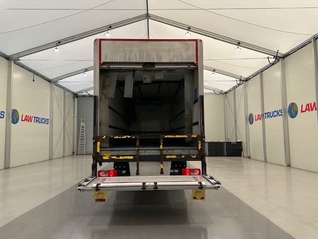 DAF CF 330 6×2 Sleeper Cab Fridge Box