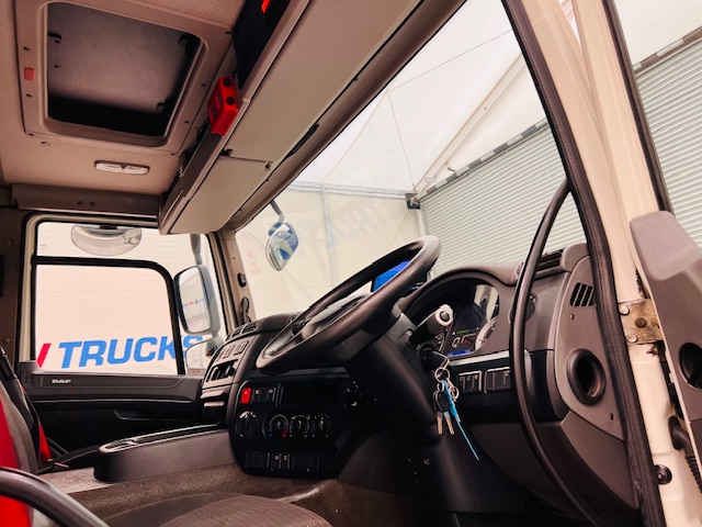 DAF CF 220 4×2 Sleeper Cab Curtainsider