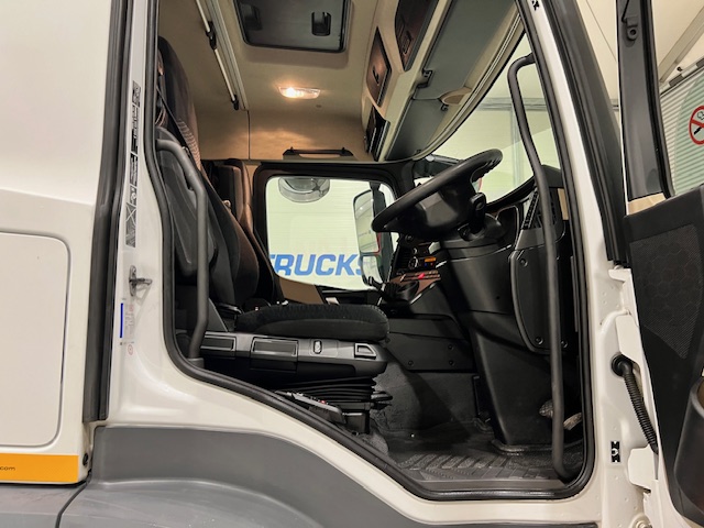 Mercedes Actros 1824 4×2 Sleeper Cab Box Van