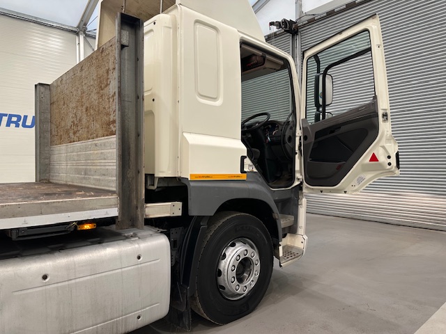 DAF CF 330 6×2 Rear Lift Sleeper Cab Flatbed