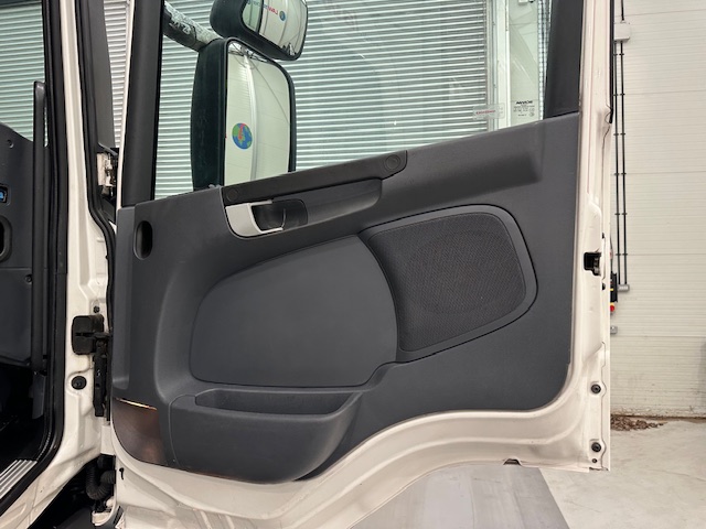 Scania P250 4×2 Sleeper Cab Curtainsider
