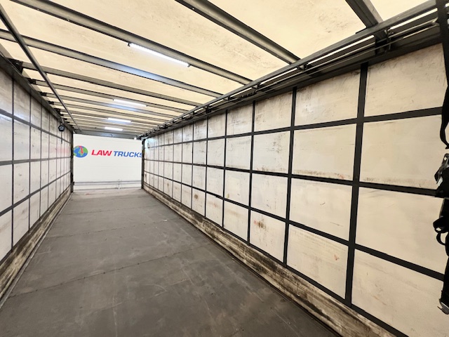 Mercedes Actros 1824 Day Cab Curtainsider