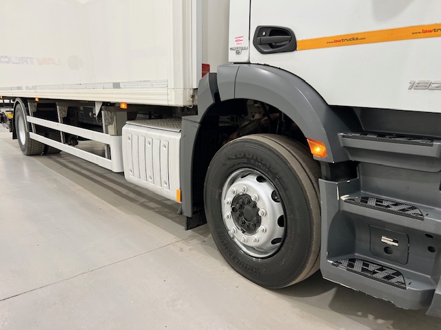 Mercedes Antos 1827 Day Cab Fridge Box
