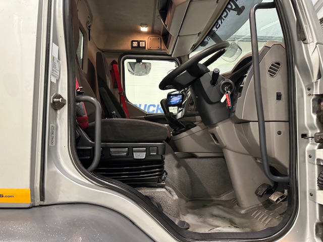 DAF LF 220 Day Cab Skip Loader