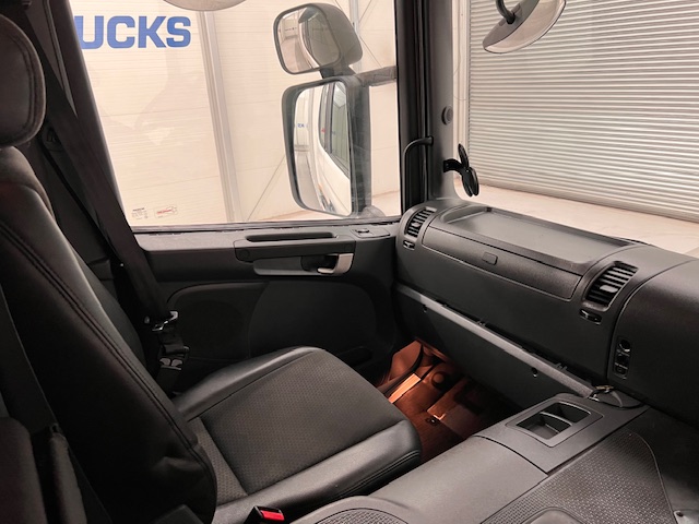 Scania P250 4×2 Sleeper Cab Box Van Manual