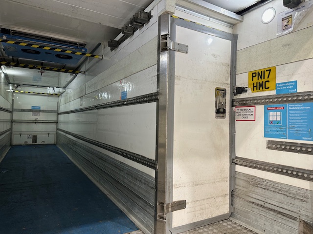 DAF CF 330 Rear Lift Day Cab Fridge Box